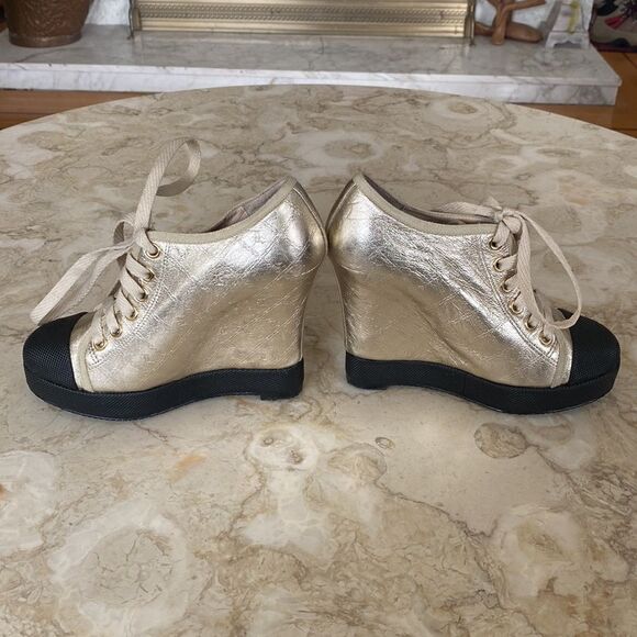 L.A.M.B Denver Gwen Stefani Gold Monogram Leather  Platform Sneakers - Picture 6 of 16